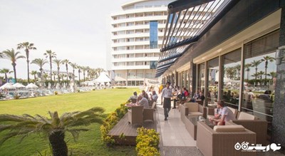 نمای رستوران فضای باز  و ساختمان هتل